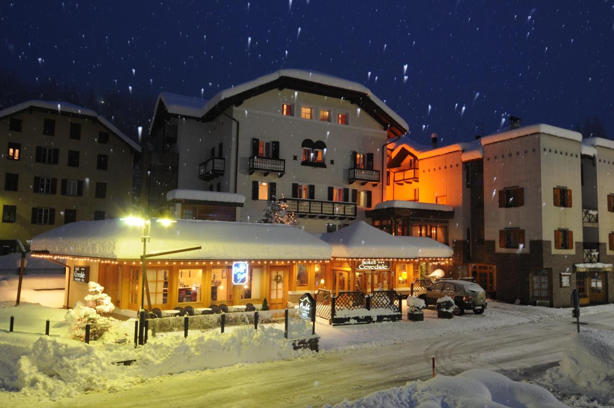 Hotel Cevedale Living Romance Hotel Cogolo Exterior foto