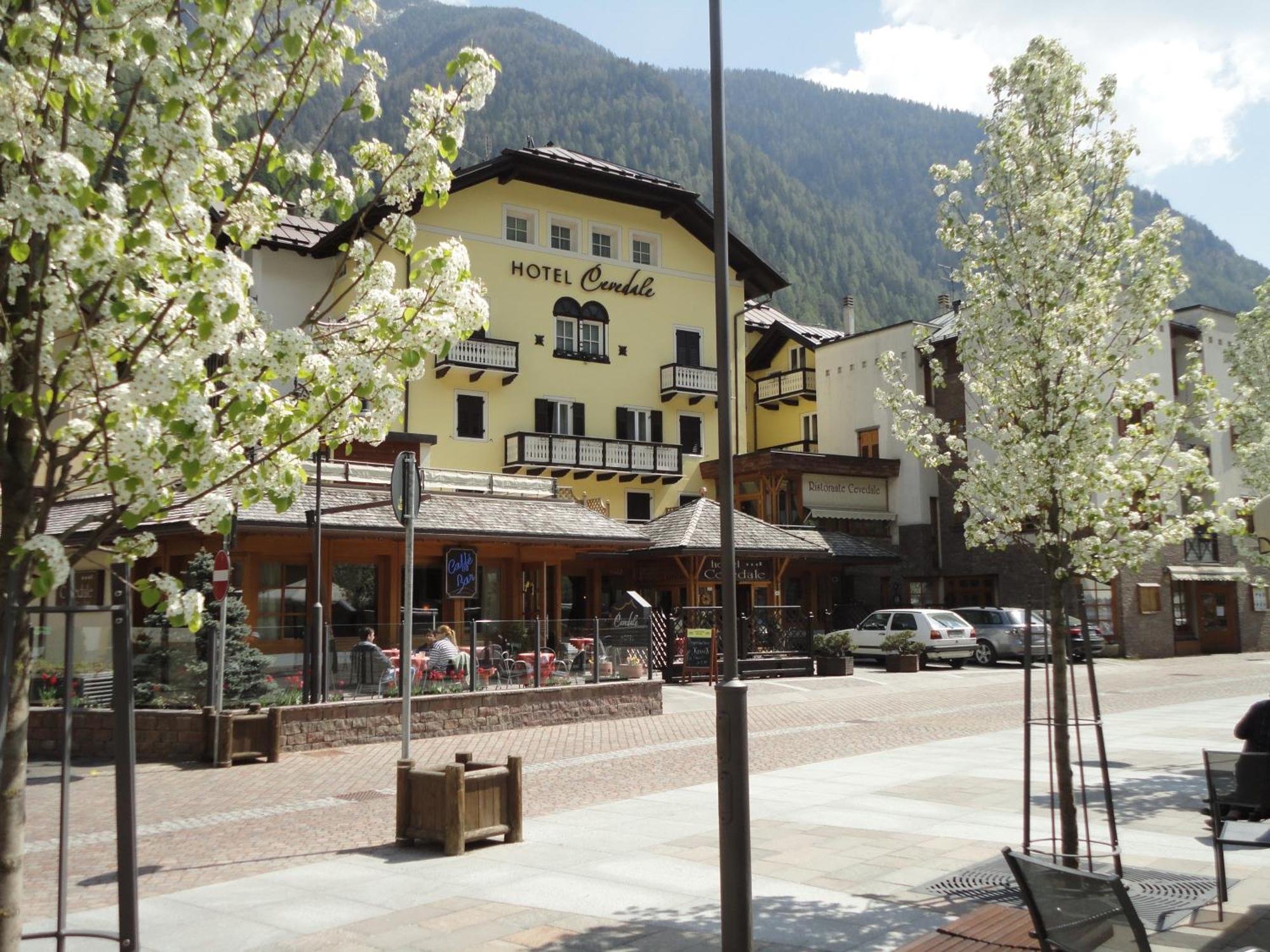 Hotel Cevedale Living Romance Hotel Cogolo Exterior foto