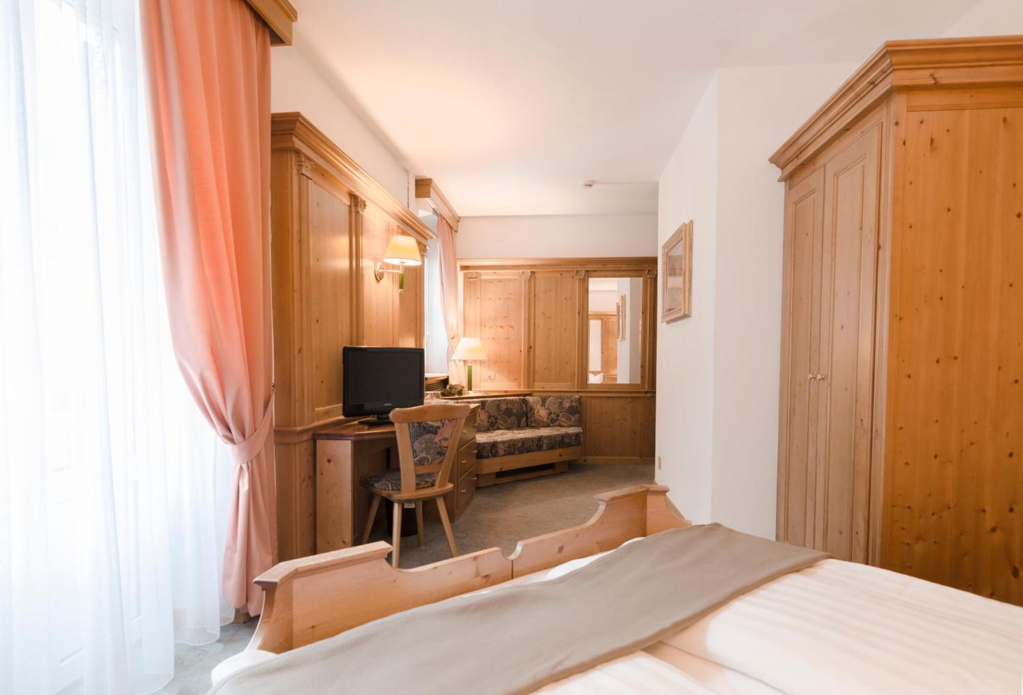 Hotel Cevedale Living Romance Hotel Cogolo Exterior foto