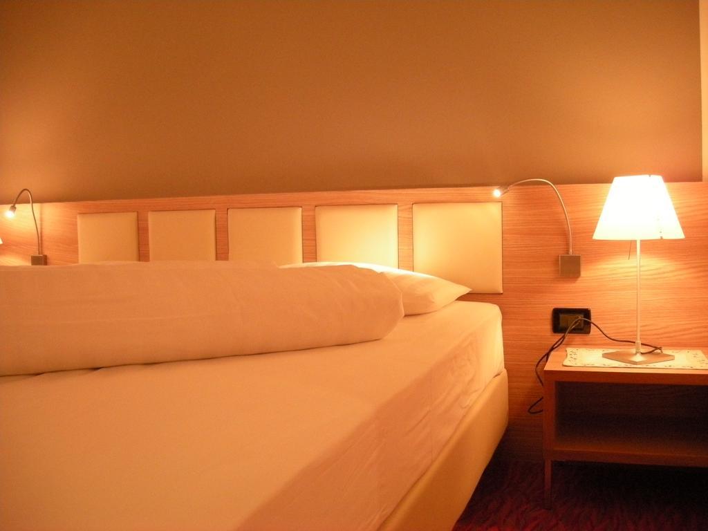 Hotel Cevedale Living Romance Hotel Cogolo Cameră foto