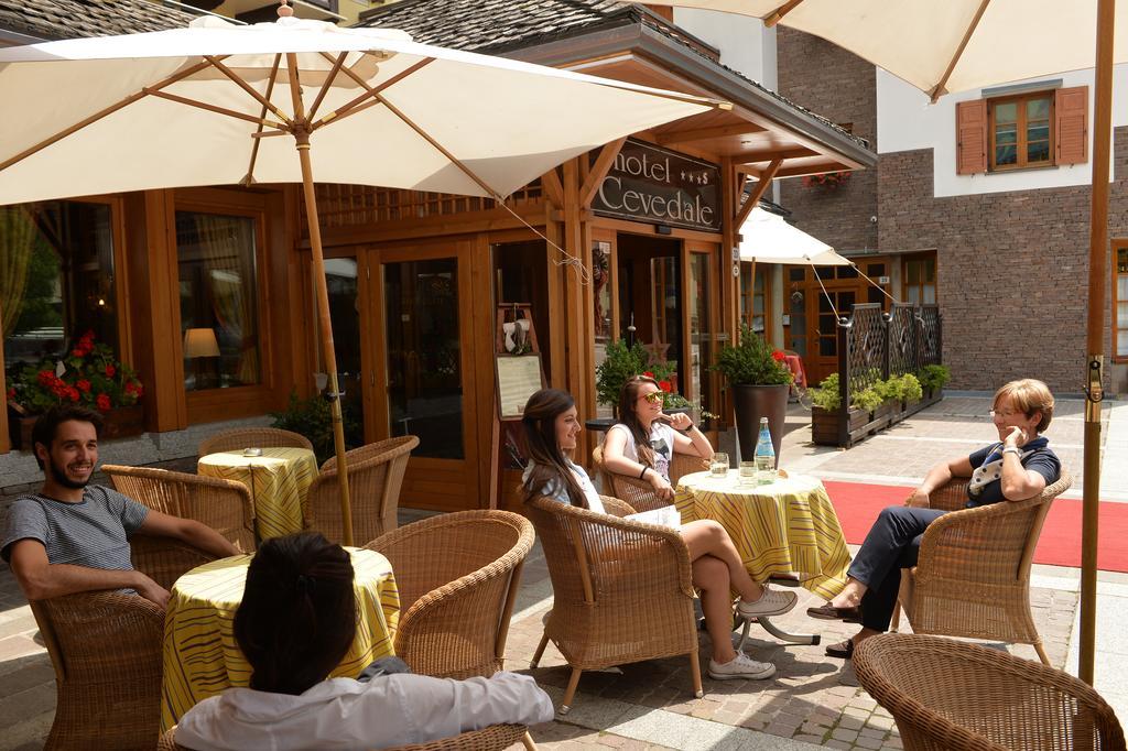 Hotel Cevedale Living Romance Hotel Cogolo Exterior foto